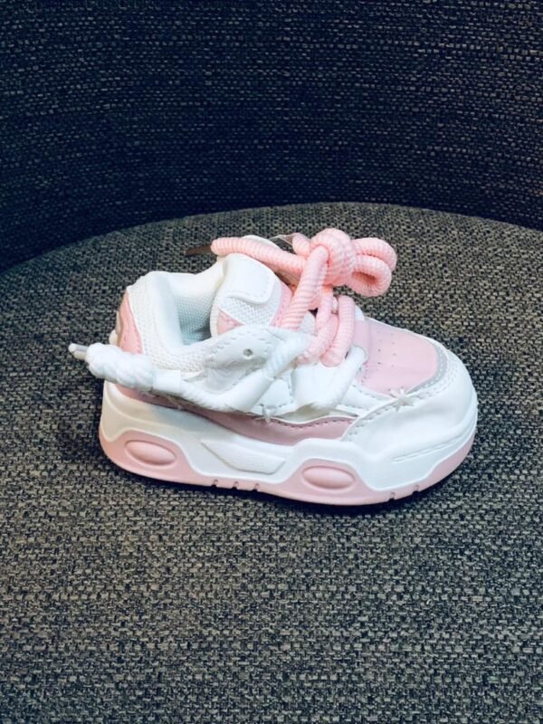 Zapato deportivo de estilo urbano