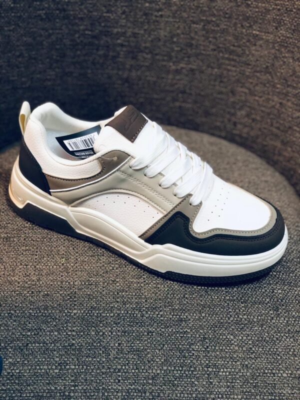Tenis deportivos para hombre o mujer de estilo casual y moderno.