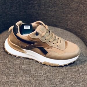 Zapatilla urbana estilo retro en color beige