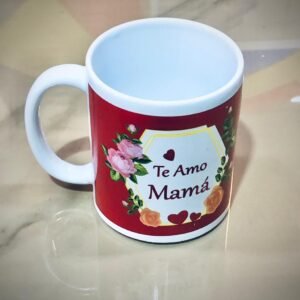 Taza de cerámica con diseño floral y la frase "Te Amo Mamá"