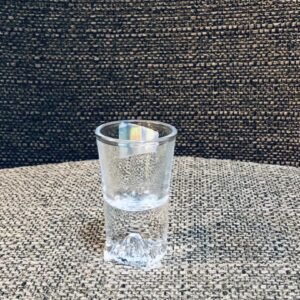 Vaso de chupito o "snapsglass" de diseño escandinavo, posiblemente de crista
