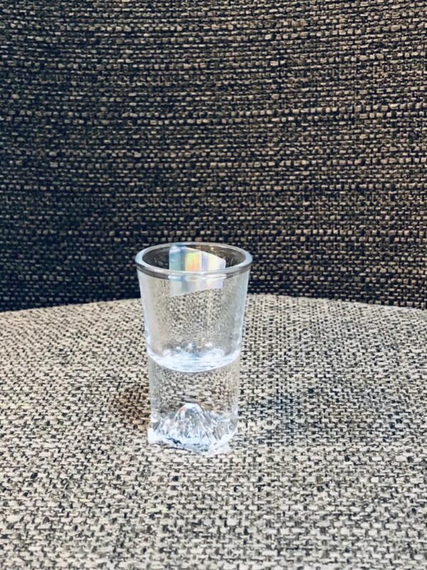 Vaso de chupito o "snapsglass" de diseño escandinavo, posiblemente de crista