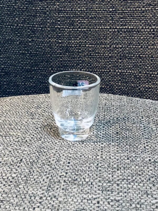 Vaso de chupito (o caballito), comúnmente utilizado para servir porciones pequeñas de licores.