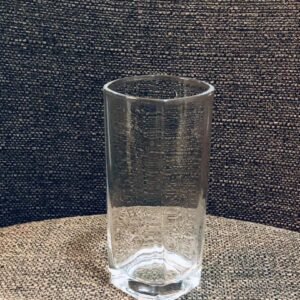 Vaso de cristal de fondo cuadrado
