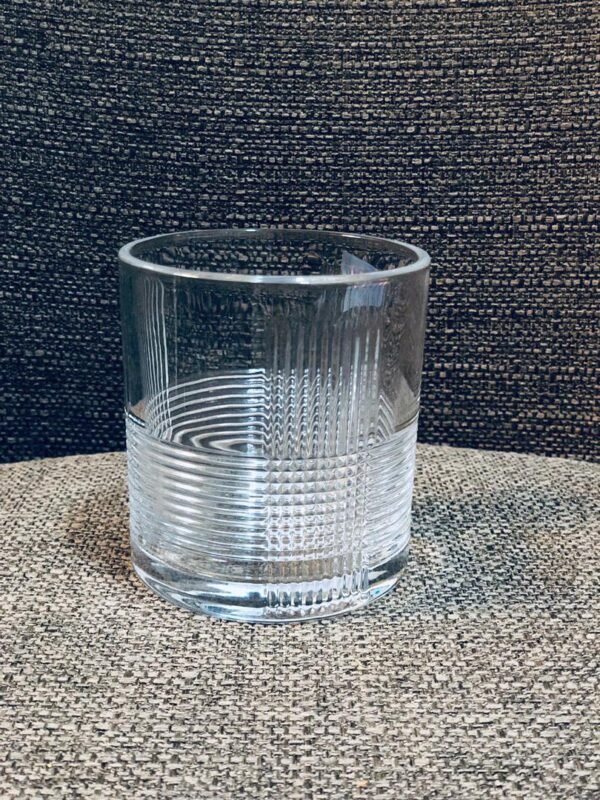 Vaso para whisky con diseño estriado