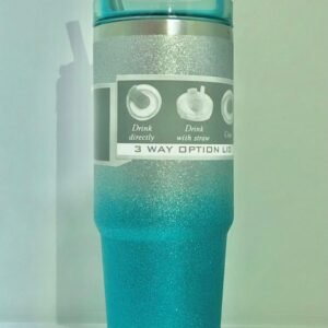 Vaso térmico tipo "tumbler" de acero inoxidable con purpurina azul, diseñado con una función "3-way option" para diferentes métodos de consumo.