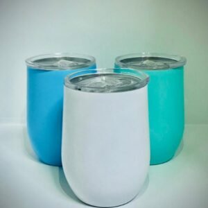 Vasos térmicos de acero inoxidable sin tallo, ideales para mantener bebidas frías o calientes.
