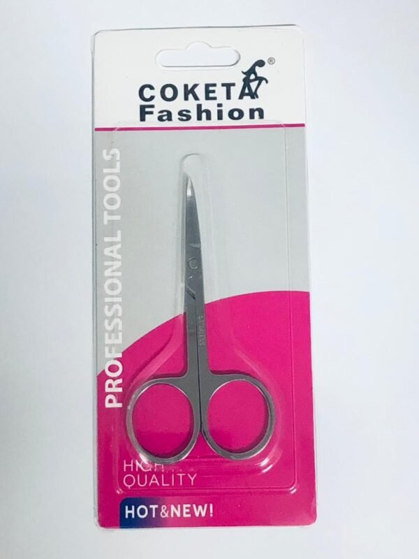 Tijera de cutícula profesional de la marca Coketa Fashion, diseñada con puntas finas y curvadas para ofrecer precisión y cuidado en la manicura.