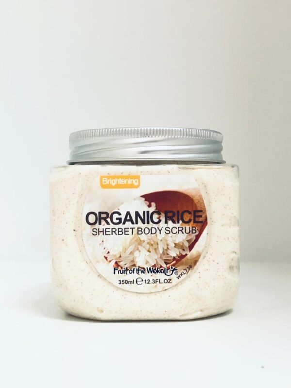 Exfoliante corporal formulado con extracto de arroz diseñado para suavizar e hidratar la piel.