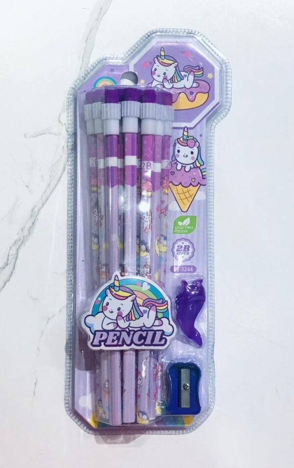 Conjunto de lápices con temática de unicornio que incluye borradores y un sacapuntas.