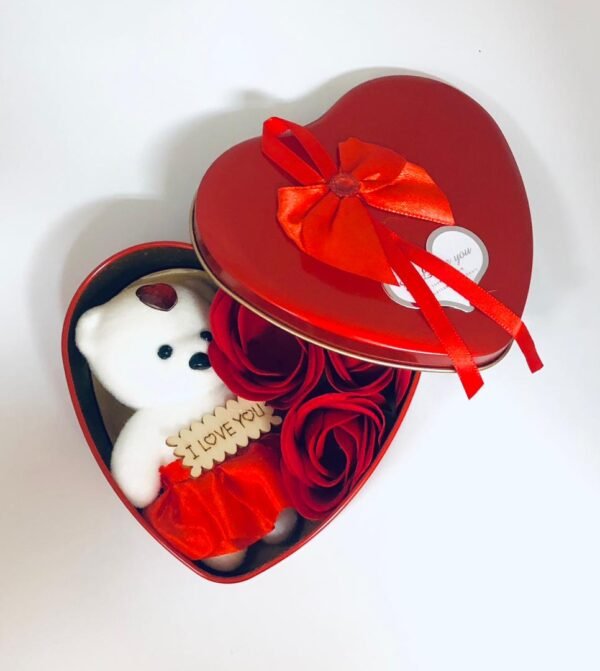 Expresión de afecto romántico acompañada de detalles de regalo