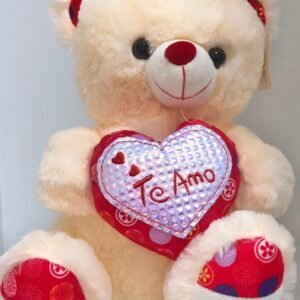 Oso de peluche crema con corazon y letrero "Te Amo"