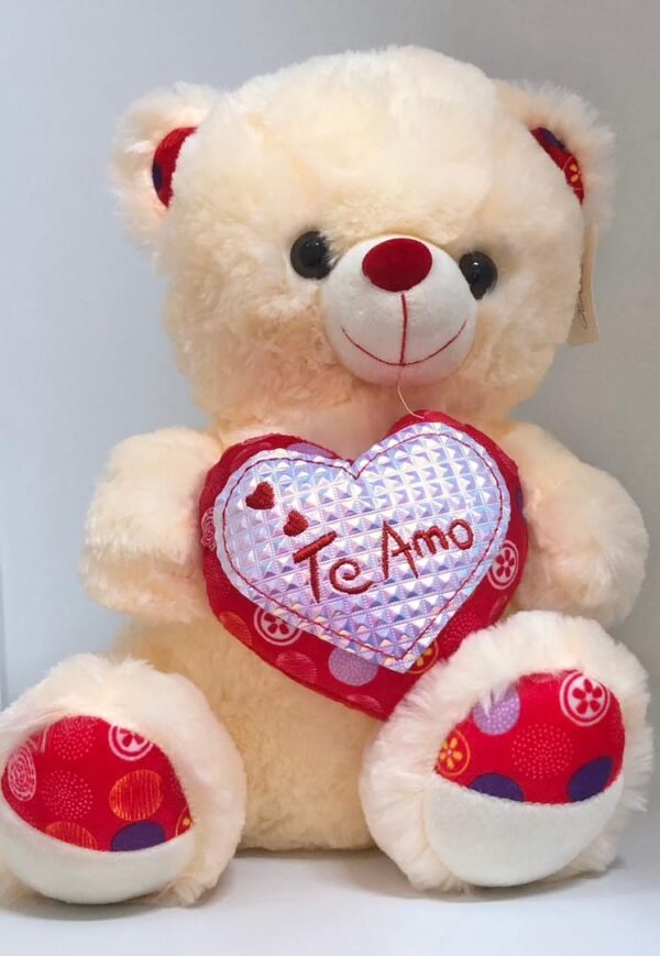 Oso de peluche crema con corazon y letrero "Te Amo"