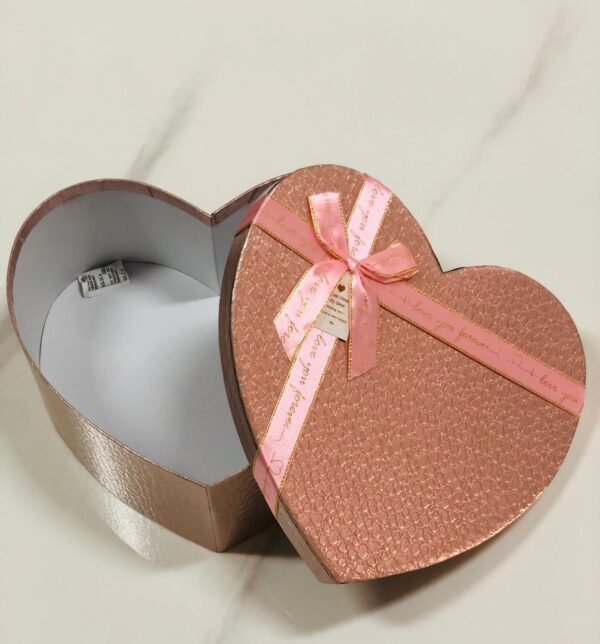 Caja dura para regalo en forma de corazón