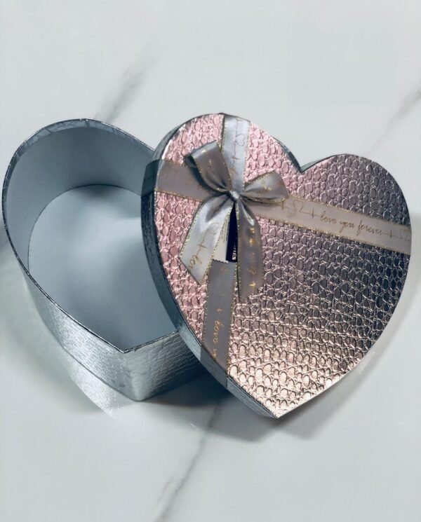 Caja en forma de corazon para regalos
