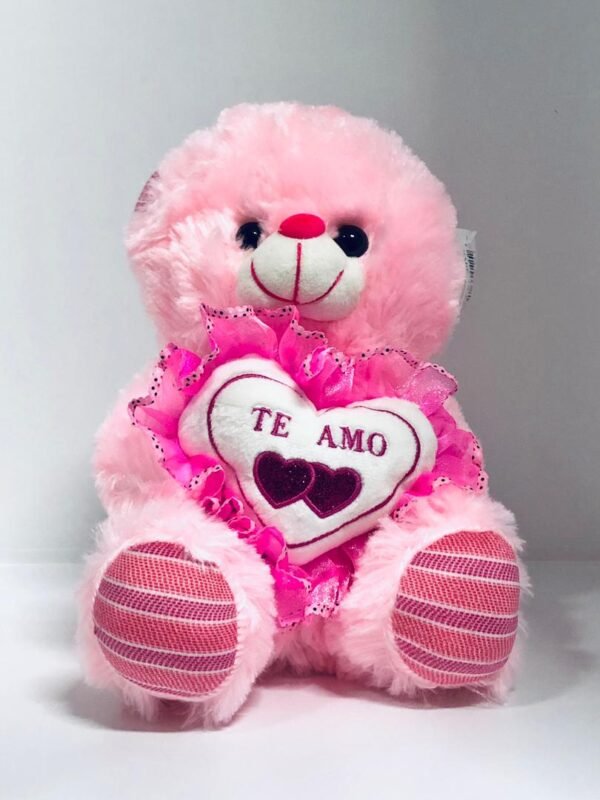 Oso de peluche con corazones y letrero "TE AMO"