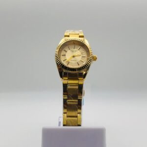 Reloj dorado de la marca Limited con movimiento de cuarzo.