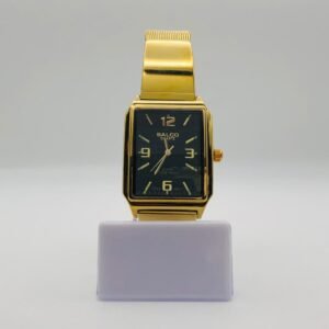 Reloj Salco de cuarzo dorado con esfera rectangular negra.