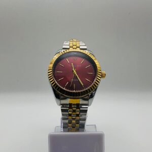 Reloj bicolores con pulsera de acero inoxidable y esfera color burdeos
