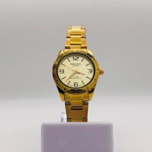 Reloj de pulsera dorado marca Salco con movimiento de cuarzo.