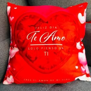 Cojin con diseño por el dia de San Valentin y la frase: "Te Amo"