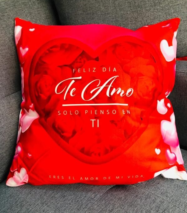 Cojin con diseño por el dia de San Valentin y la frase: "Te Amo"
