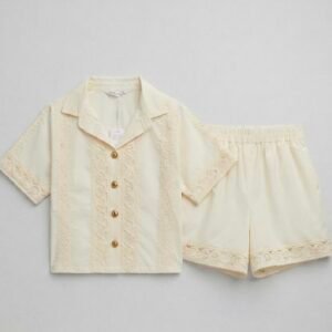 Conjunto de blusa y pantalones cortos de encaje