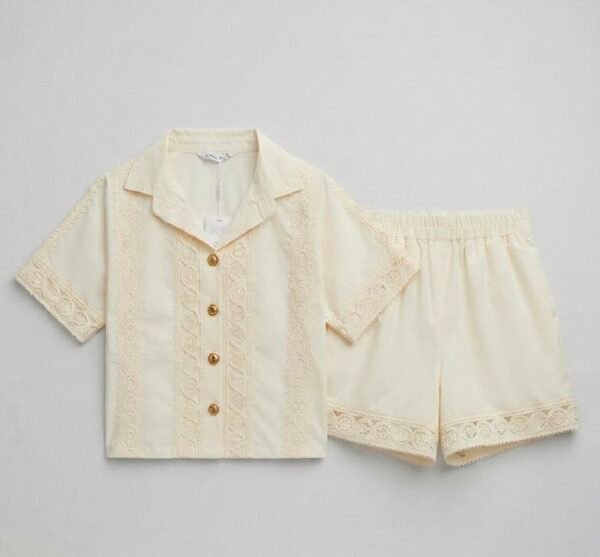 Conjunto de blusa y pantalones cortos de encaje
