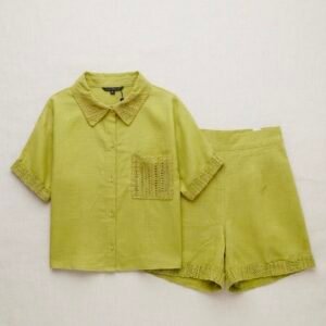 Conjunto de blusa y shorts para niña