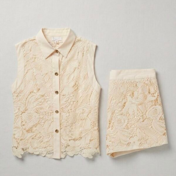 Conjunto de chaleco y falda de encaje crema