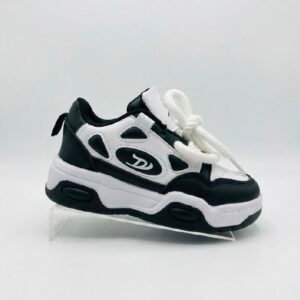 Zapatilla deportiva para niños en blanco y negro