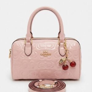 Bolso de mano rosa con patrón acolchado Coach