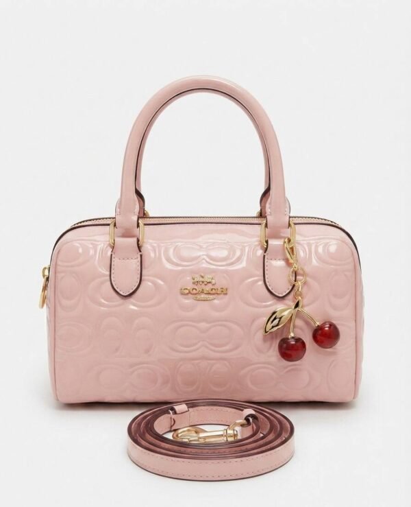 Bolso de mano rosa con patrón acolchado Coach