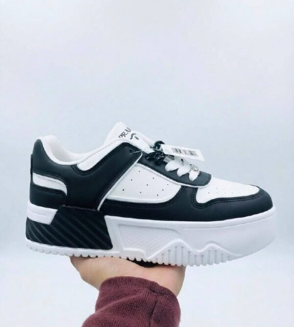 Zapatilla Deportiva Bicolor Blanca y Negra