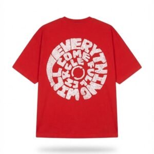 Camiseta roja con diseño circular